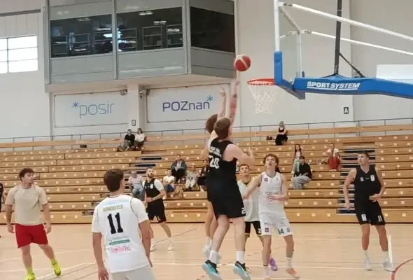 PGE GiEK Turów Zgorzelec pewnie pokonuje Tarnovię Basket w turnieju w Poznaniu