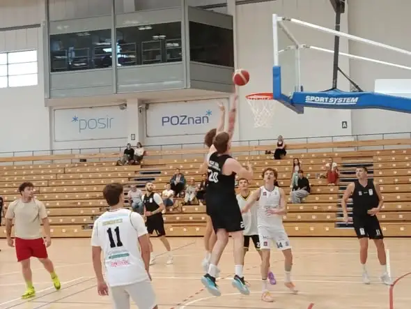 PGE GiEK Turów Zgorzelec pewnie pokonuje Tarnovię Basket w turnieju w Poznaniu