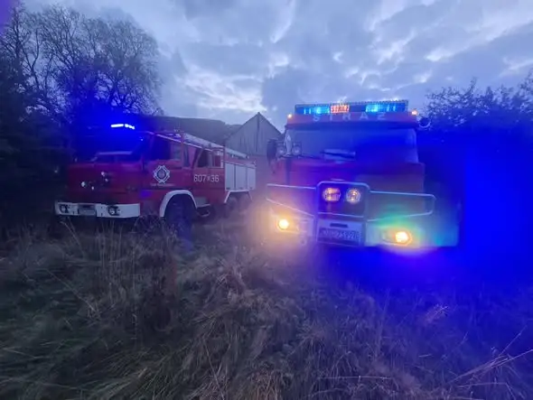 Pożar pustostanu w Miedzianej. Sześć zastępów straży w akcji