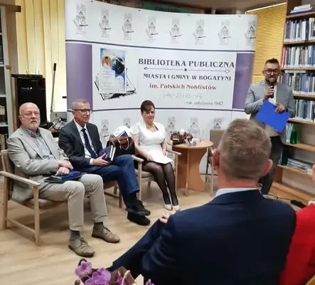 Bogatyńska pisarka Halina Barań spotkała się z młodzieżą w bibliotece