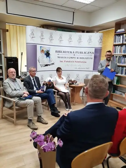 Bogatyńska pisarka Halina Barań spotkała się z młodzieżą w bibliotece