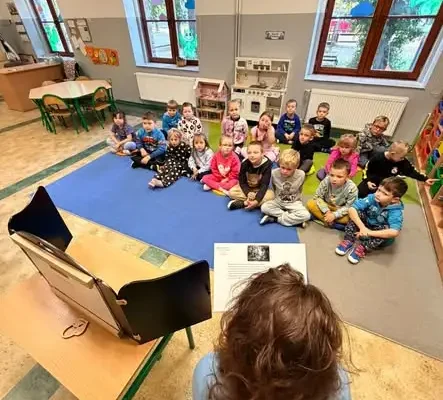 Ogólnopolski Dzień Głośnego Czytania w szkole – nauczyciele czytali uczniom swoje ulubione książki