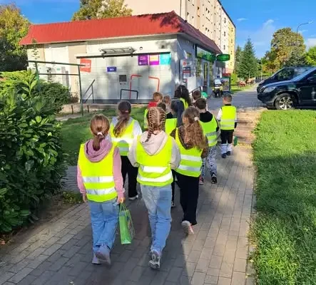 Uczniowie klasy 2a z Zawidowa odkrywali jesienne tajemnice przyrody