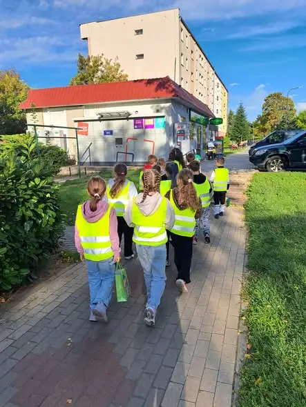 Uczniowie klasy 2a z Zawidowa odkrywali jesienne tajemnice przyrody