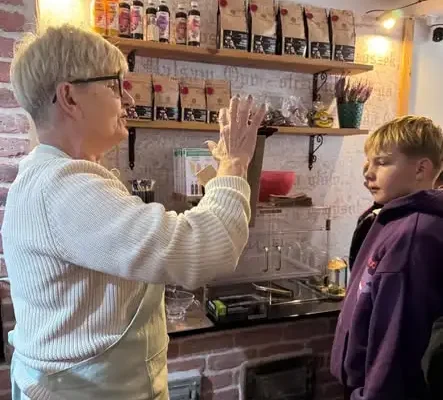 Warsztaty w Domu Alchemika – uczniowie tworzyli mydełka i budowali domki