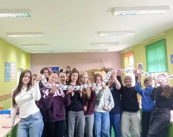 Łańcuch Życzliwości w SP2 Zgorzelec – uczniowie, nauczyciele i rodzice łączą siły