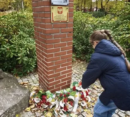 Uczniowie z Pieńska uczcili pamięć bohaterów przed Dniem Wszystkich Świętych