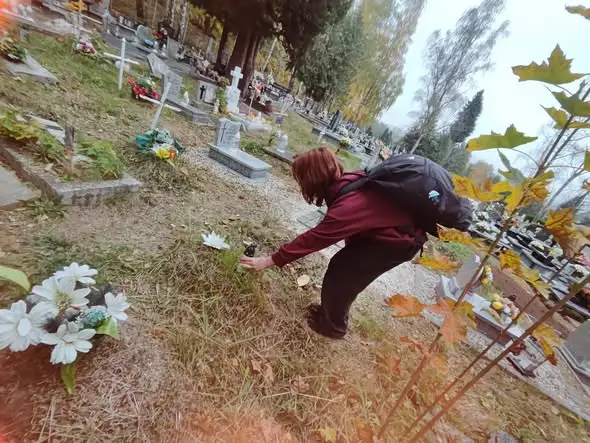 Uczniowie z Bogatyni zadbali o grób pierwszego kierownika szkoły